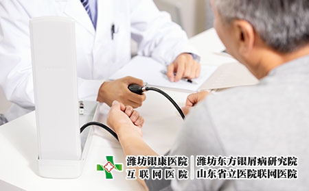 攝圖網_501359711_醫生給病人看?。ㄆ髽I商用）