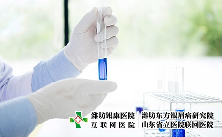 攝圖網(wǎng)_302025774_在實驗室工作的亞洲科學(xué)研究員持有測試管并使用化學(xué)制造進行液溶分析（企業(yè)商用）