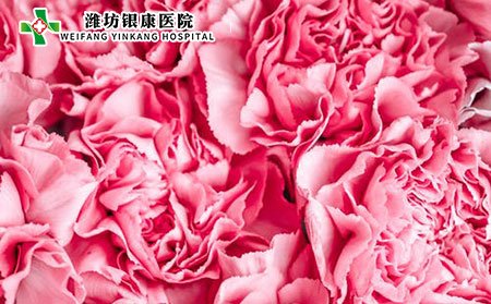 額頭出現(xiàn)白斑是怎么回事?白癜風(fēng)危害有哪些?